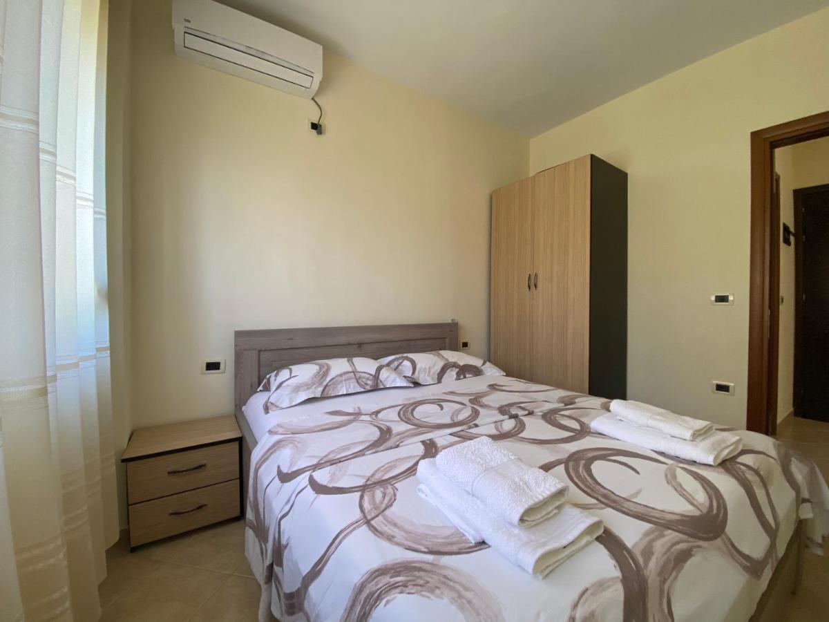 OniRana Apartments Borsh Exterior foto